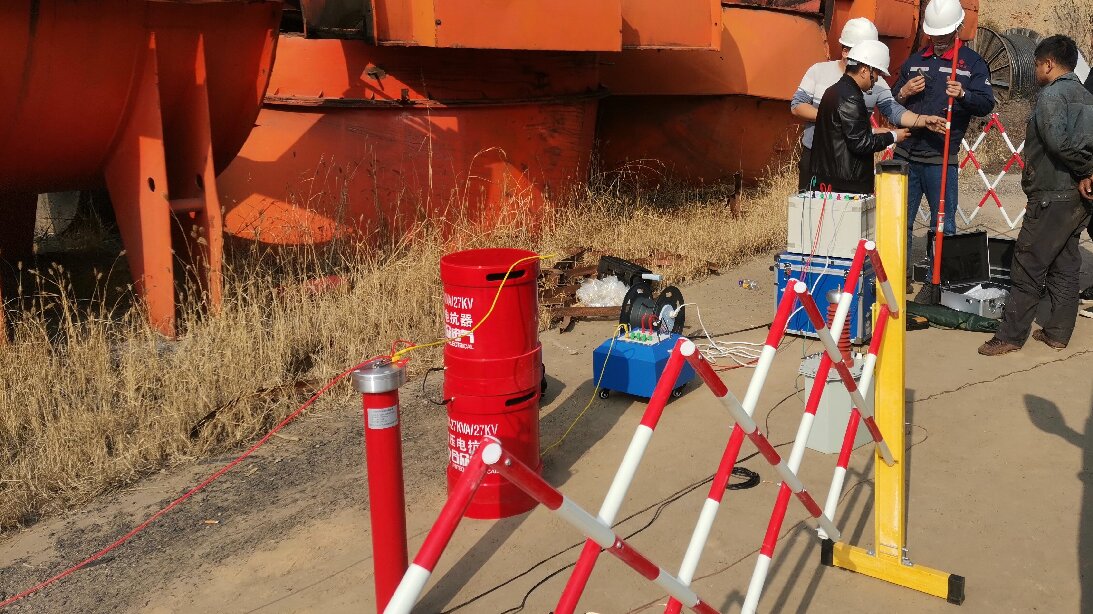 串聯(lián)諧振耐壓試驗(yàn)裝置